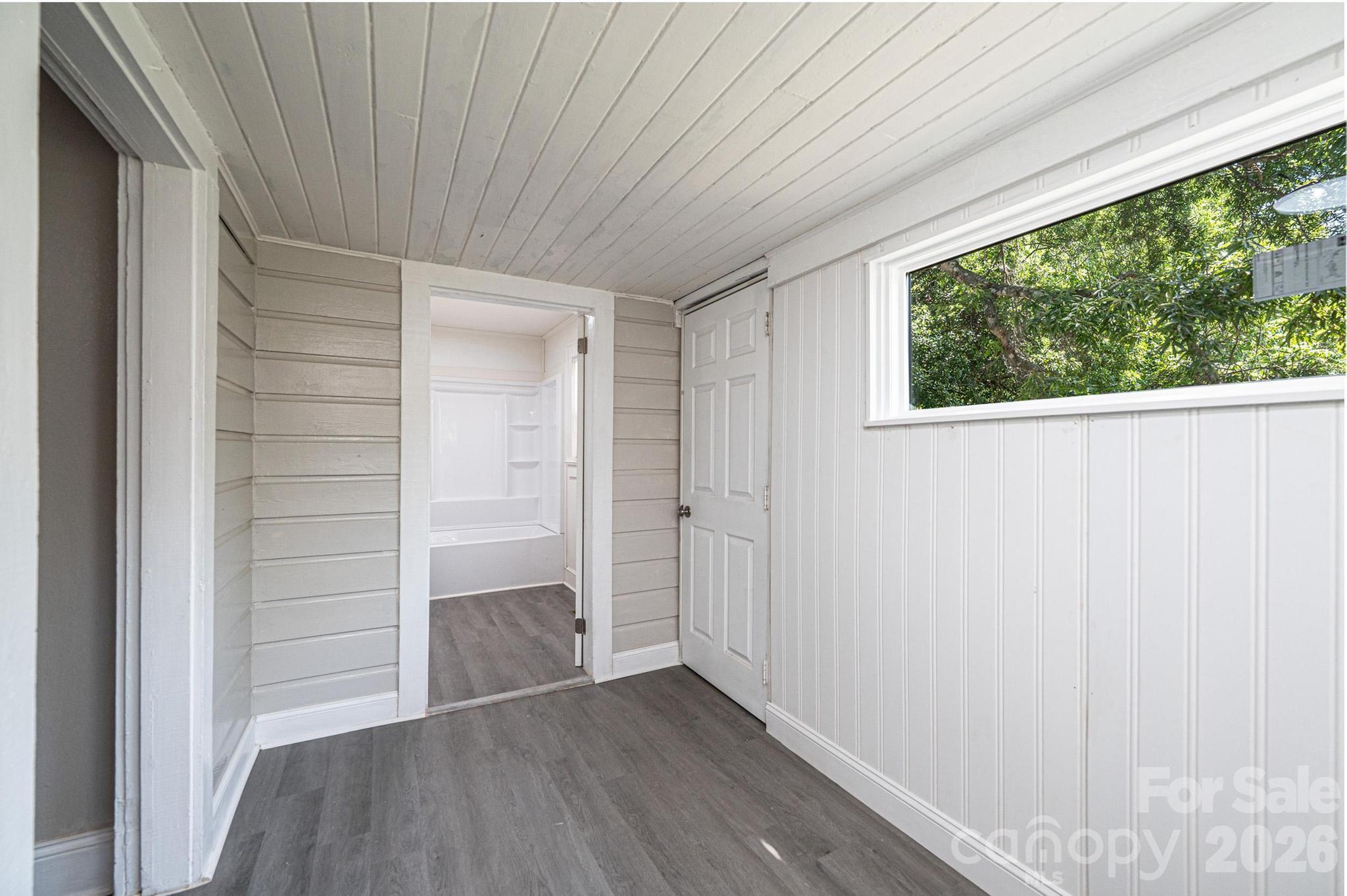 423 N Davis Avenue