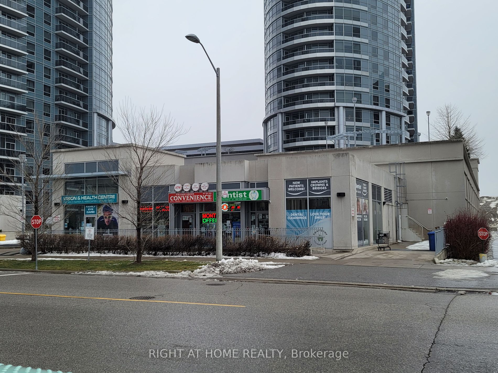 125 Village Green Sq 2001