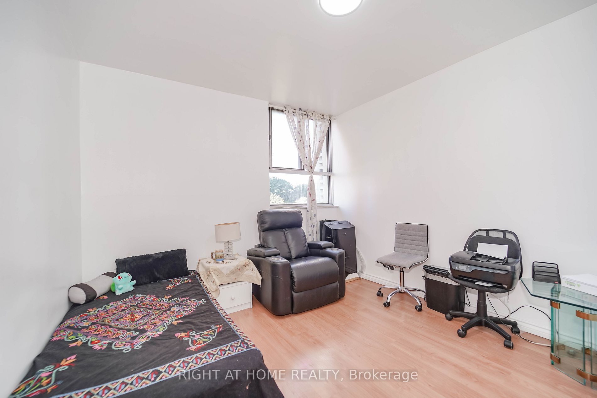 10 Crescent Town Rd 303