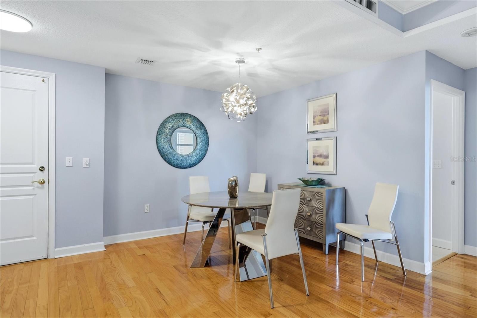 750 N Tamiami Trail 517