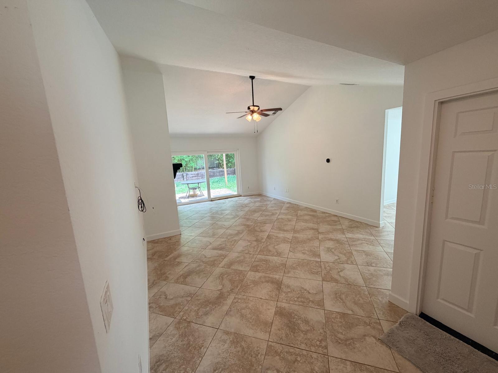 1083 Beckstrom Dr