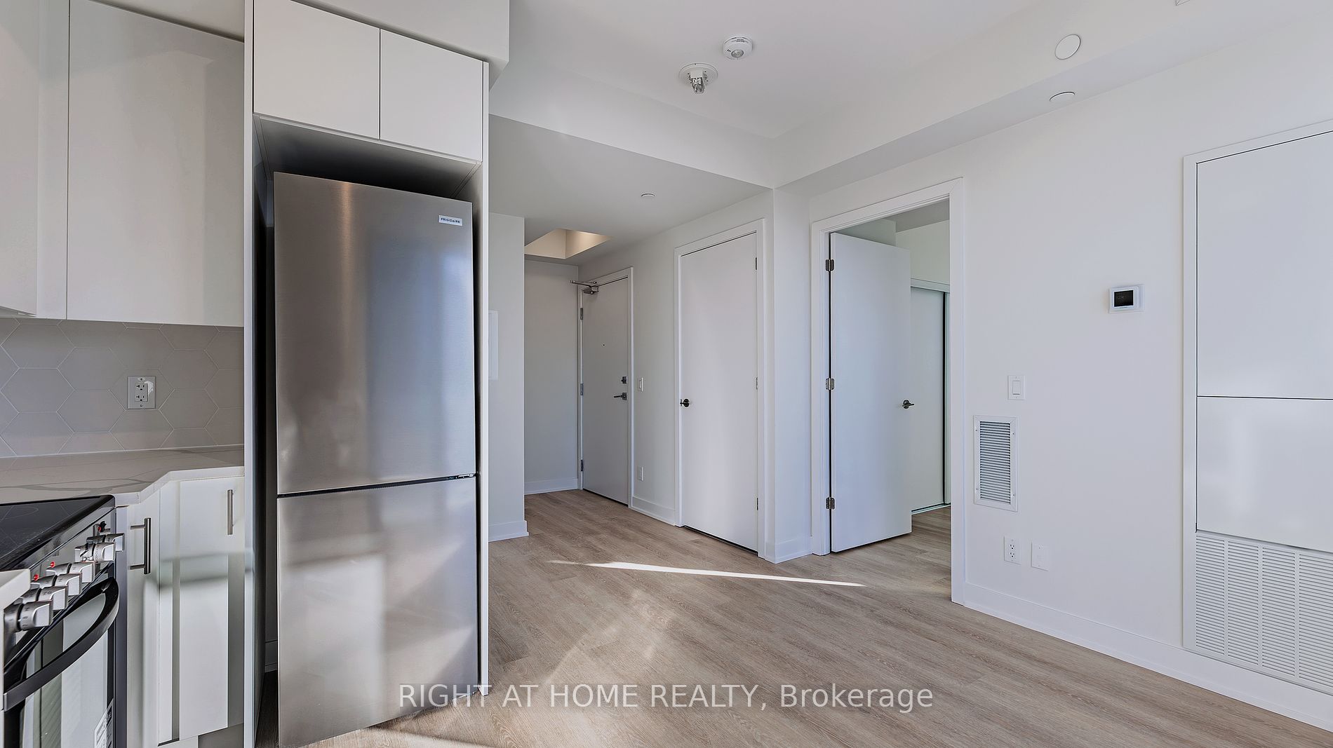 15 Ellerslie Ave 1603