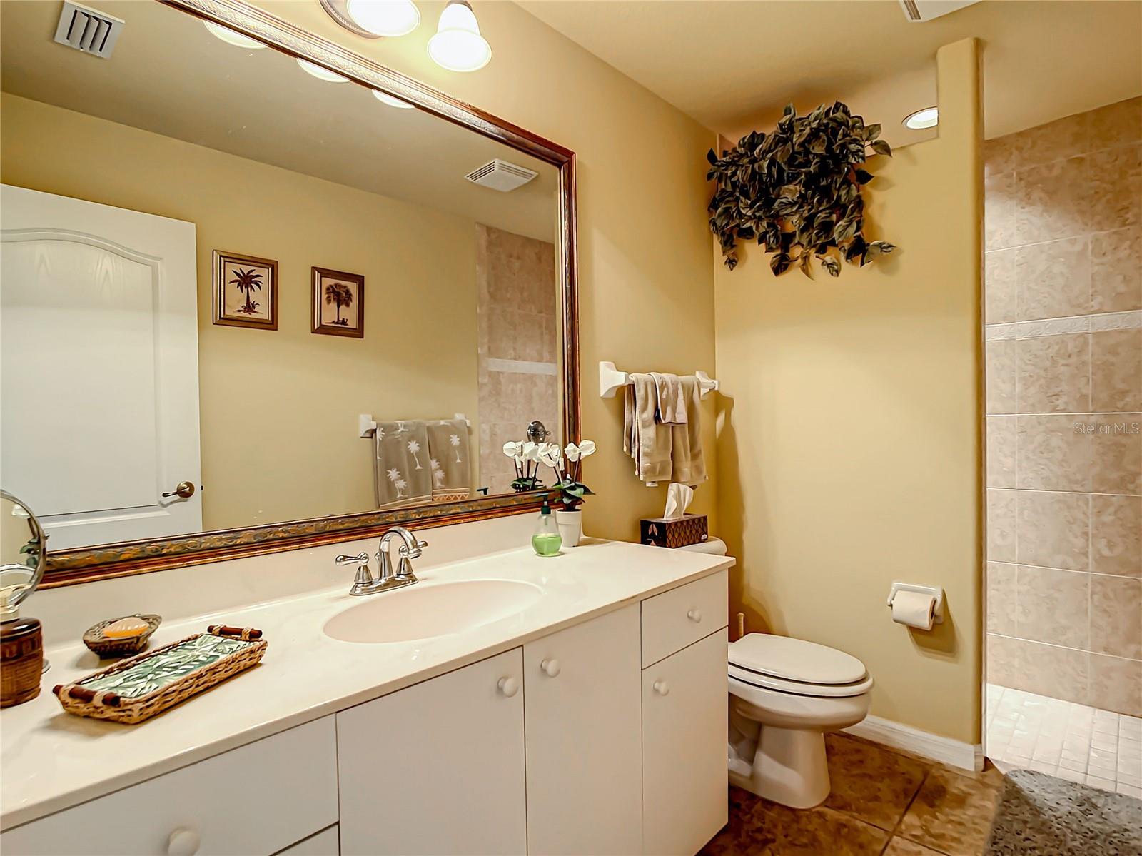 938 Boundary Boulevard