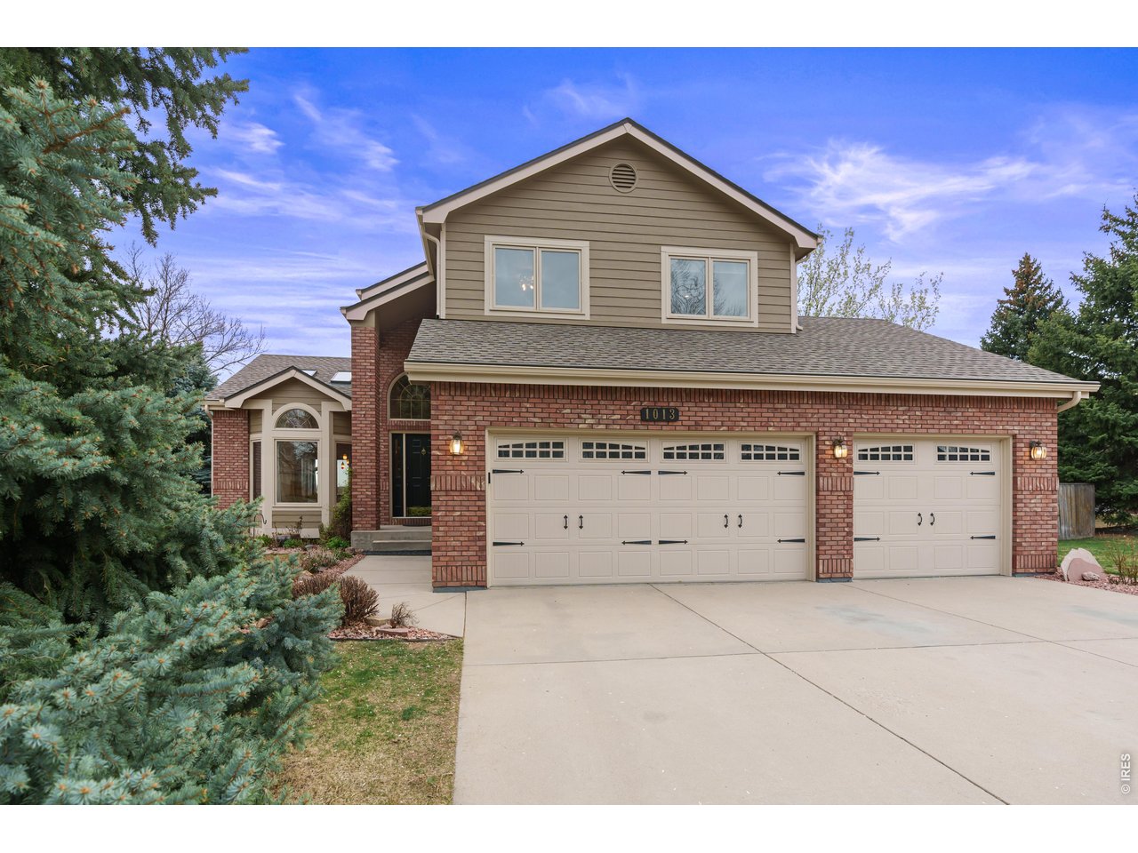 Meet 1013 Fox Hills Dr, perched on a premium lot overlooking the rolling hills in the stunning tree-lined Clarendon Hills neighborhood! This exceptional home is tucked in quiet cul-de-sac offering both privacy and stunning surroundings. Designed with an inviting open floor layout that connects effortlessly around the home. The interior features beautiful wood floors throughout the main level and primary suite, complemented by an abundant of natural light from the expansive windows throughout. Your primary suite offers spa like features with a private balcony and reading nook in a bay window. The home includes a finished walk-out basement, providing flexible living space ideal for entertaining, recreation, office, storage, or guests. Step outside to the oversized deck, perfectly positioned to enjoy the setting-whether hosting gatherings or relaxing in the hot tub. Significant recent upgrades deliver peace of mind and long-term value, including a Class IV impact-resistant roof (offering potential property insurance savings), roof leaf gutter guards, new HVAC system, and an active radon mitigation system. The exterior was freshly painted in 2024, further enhancing curb appeal and durability. Transferable warranties and inspection reports for the roof and HVAC system are available, along with a sewer line inspection report for added confidence. Home provides hop on trial access to Cathy Froome Natural Area which connects you FTC trail system. Home delivers a lifestyle defined by comfort, nature, privacy, and value. Contact us today to be added to our private showing schedule- this is a home you'll truly love living in.