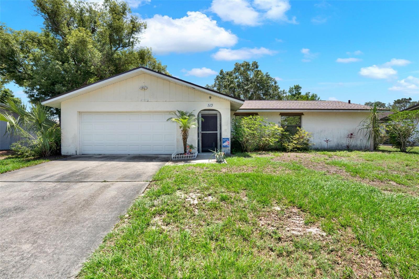 Charming single family home located in the desirable sterling park community. Homes offers a split floor plan with 3 bedrooms and 2 bathrooms. The kitchen has ample space with lots of cabinets for storage. Beautiful granite countertops throughout the kitchen and coffee bar. Dining room and kitchen have skylights providing natural light. Relax in the back patio and enjoy the Florida weather. Community pool, park, tennis courts, basketball courts and playground are walking distance from the home. There is an additional park across the street with a lake.
