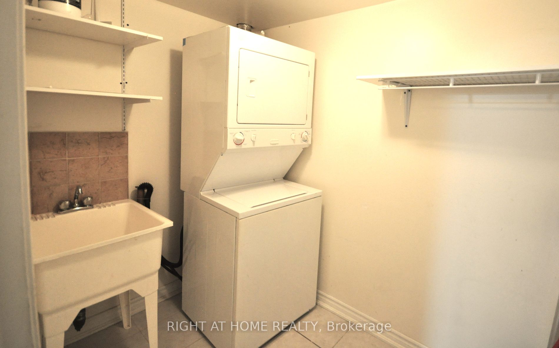 8026 Kipling Ave 201