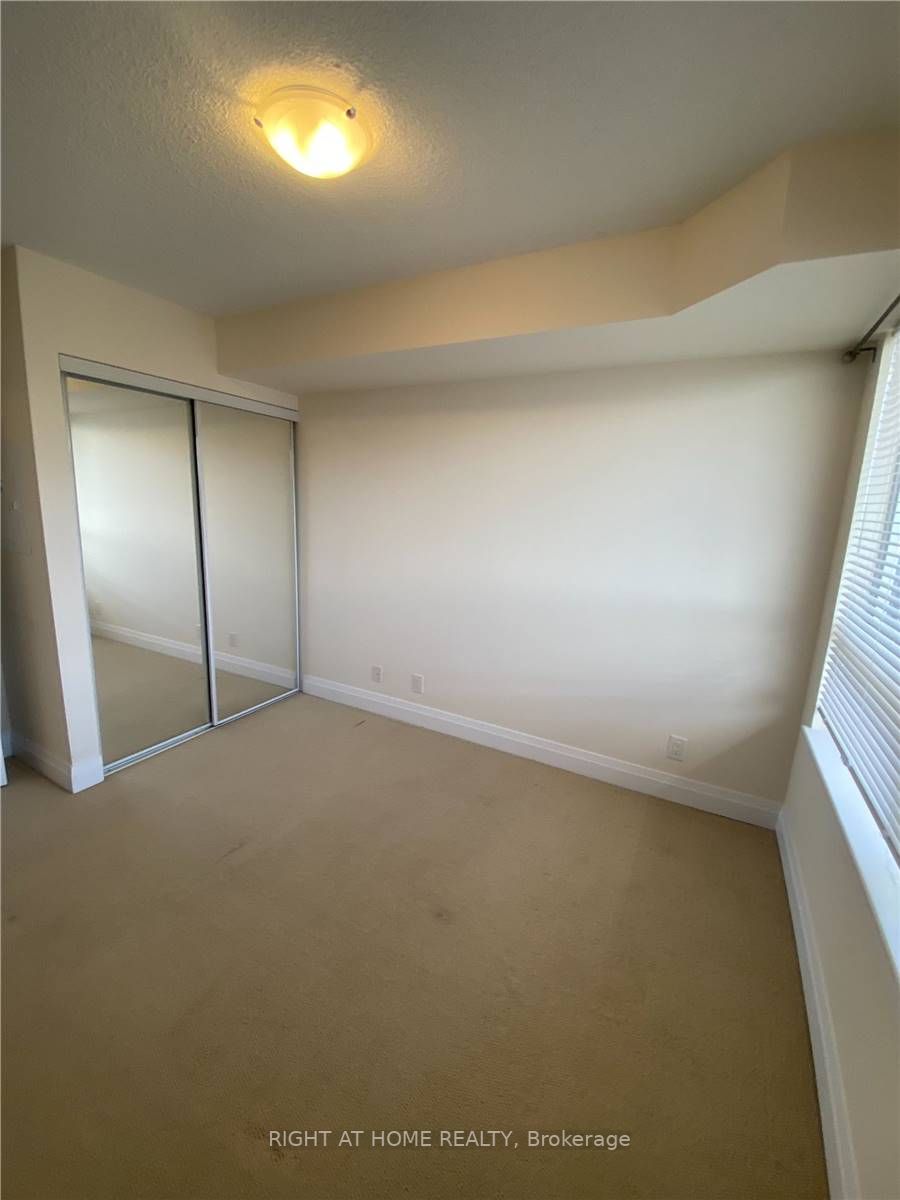 1060 W Sheppard Ave 1403