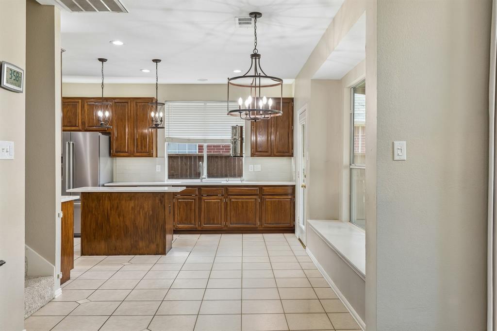 1105 Easton Lane