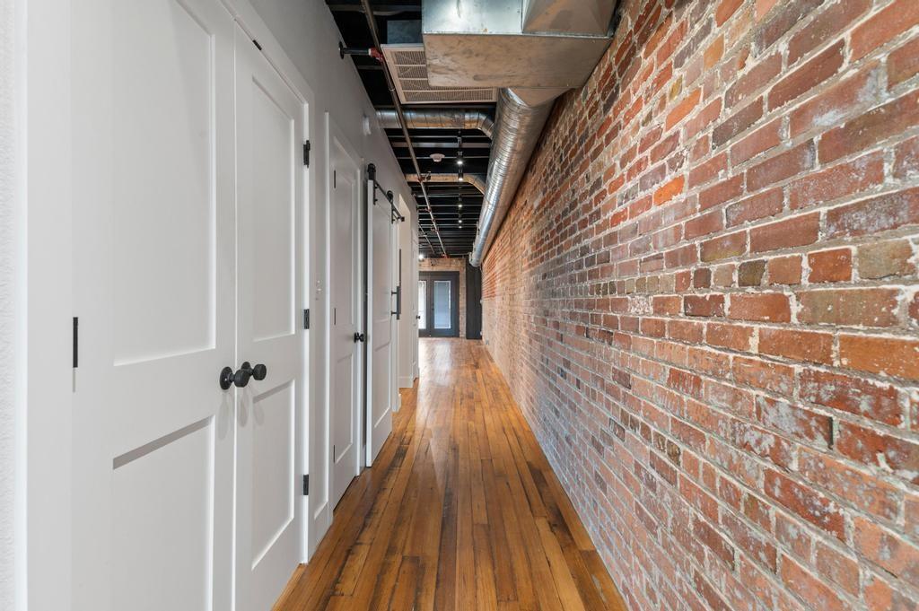 330 W Lamar Street 202