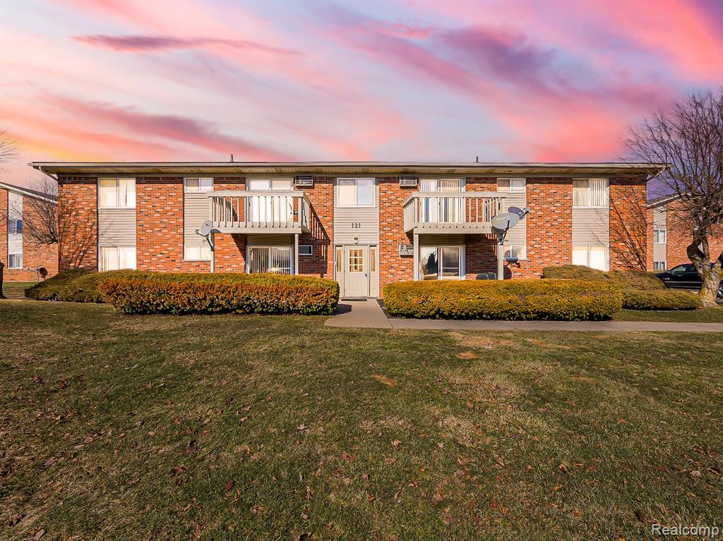 121 E Van Riper Road 6