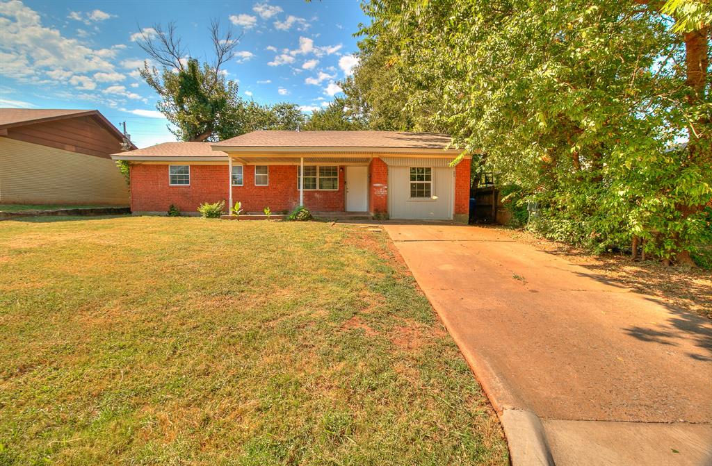 **Stunning Newly Remodeled Home in the Heart of Norman, Oklahoma!**

Welcome to your dream home! Nestled in one of Norman's most sought-after neighborhoods, this beautifully remodeled residence combines modern elegance with a warm, inviting atmosphere. Location couldn’t get better! This home is just moments away from Downtown Norman's vibrant dining scene, boutique shops, parks, and entertainment options—providing both convenience and charm.