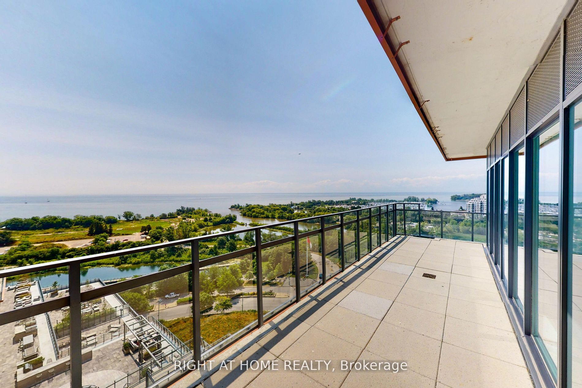 30 Shore Breeze Dr 1318