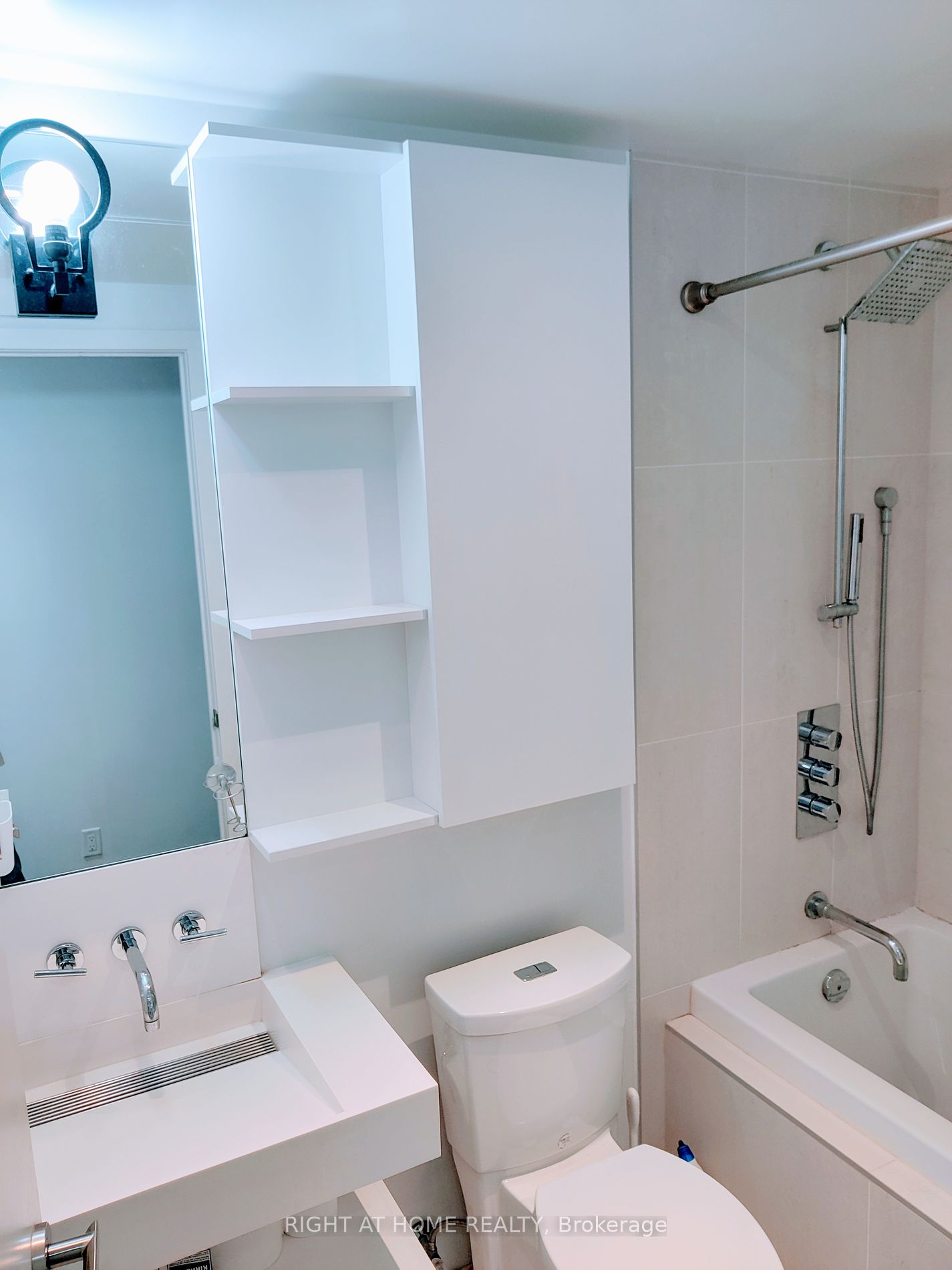 5 St Joseph St 608
