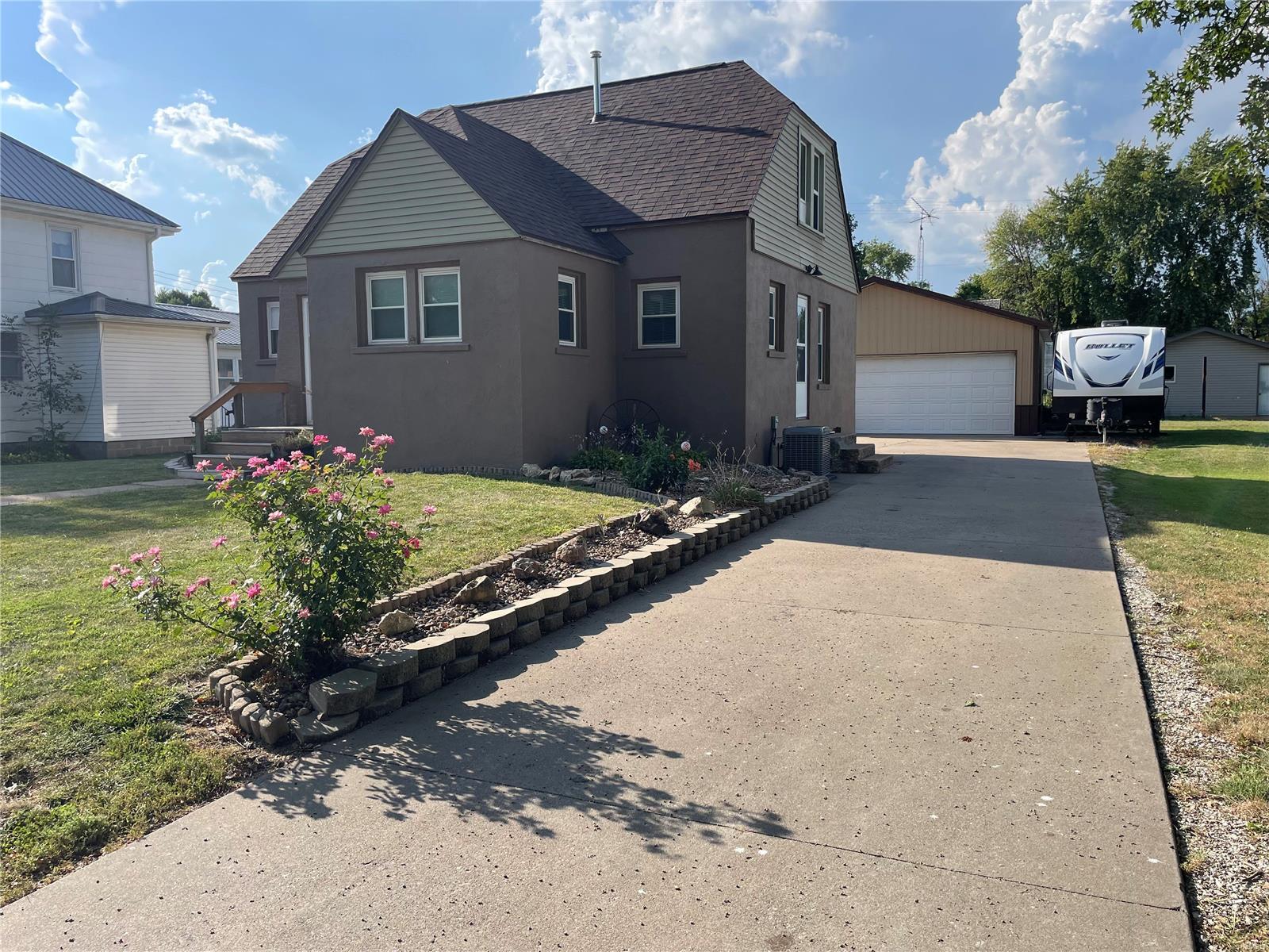 309 W McPike Street