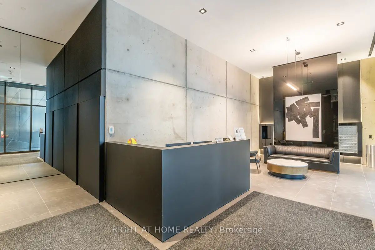 21 Lawren Harris Sq 413