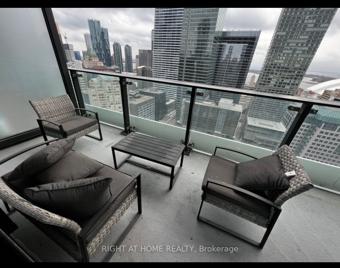 224 W King St 3105