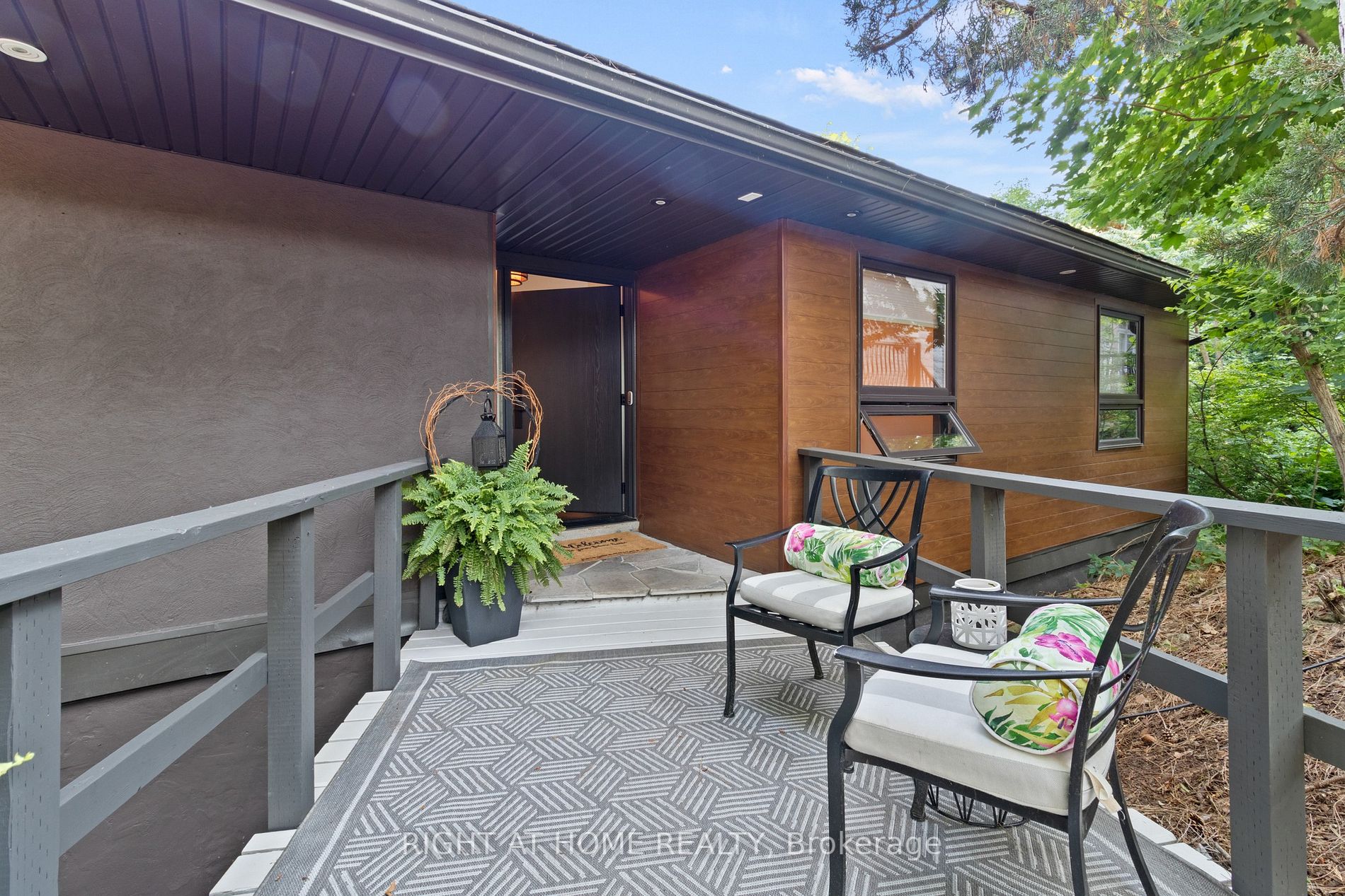868 Danforth Pl