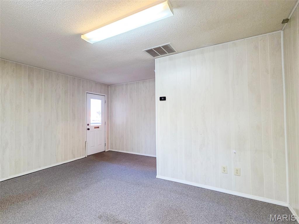 211 Lincoln Drive