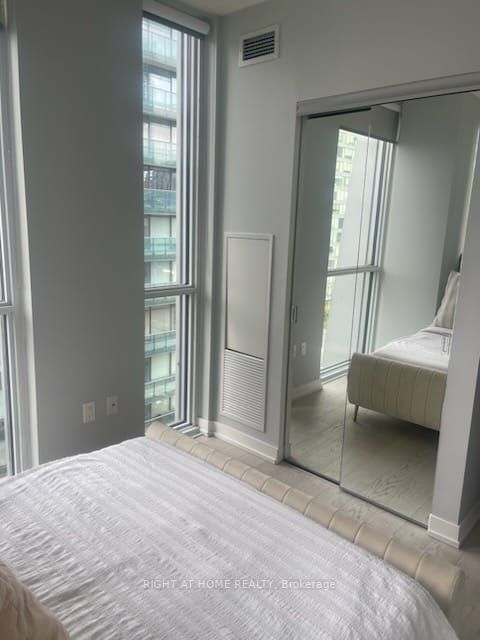 1 Yorkville Ave 805