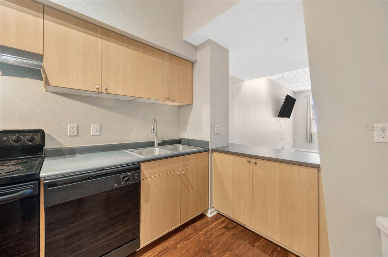 2320 W Azeele Street 317