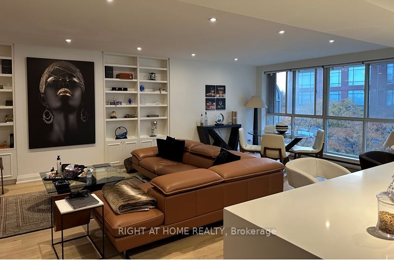 480 W Queens Quay 402W