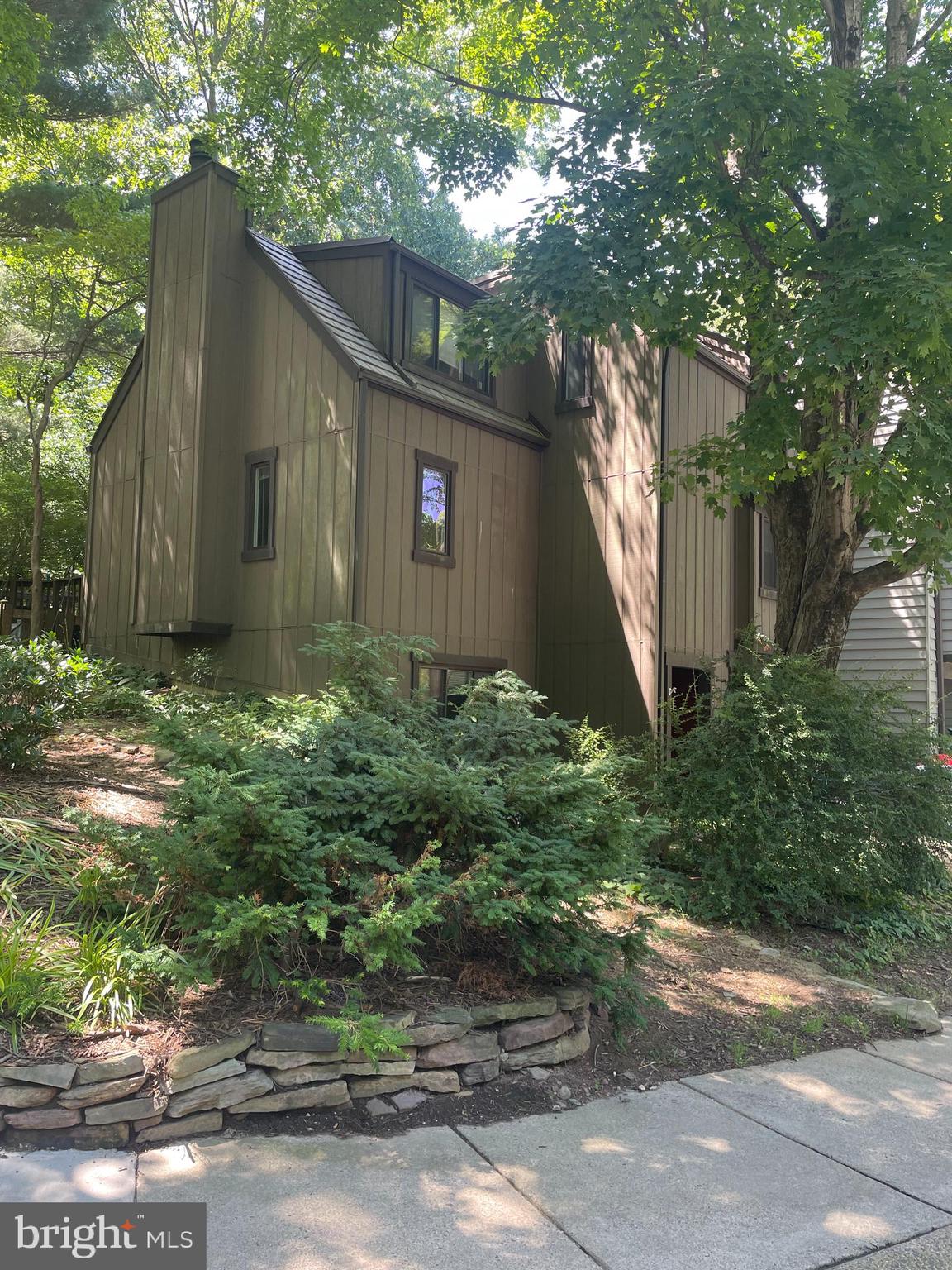 LUCKY YOU!!! THIS GORGEOUS END UNIT TOWNHOUSE HAS BEEN COMPLETELY UPDATED AND IS READY FOR YOU TO MOVE IN. TUCKED AWAY IN A QUIET, PARKLIKE WOODLAND SETTING YOU'LL FEEL LIKE YOU'RE VACATIONING AT HOME EVERYDAY. FRESH PAINT THROUGHOUT, ALL NEW FLOORING, UPDATED BATHROOM.  CONVENIENTLY LOCATED LESS THAN A MILE AND HALF FROM THE WIEHLE METRO STATION, EASY ACCESS TO ROUTE 7 AND THE DULLES TOLL ROAD.  YOU'LL LOVE LIVING IN THIS QUIET COMMUNITY.