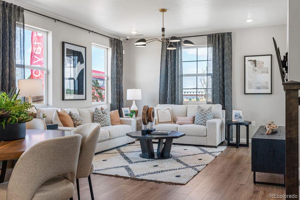 2038 Wagon Wheel Aly