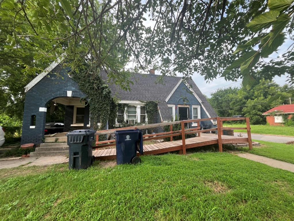 Great investment opportunity. Duplex with one side being a 2/1 and one side is a 1/1. Someone with an imagination to bring this property back to life. Property being sold as is.