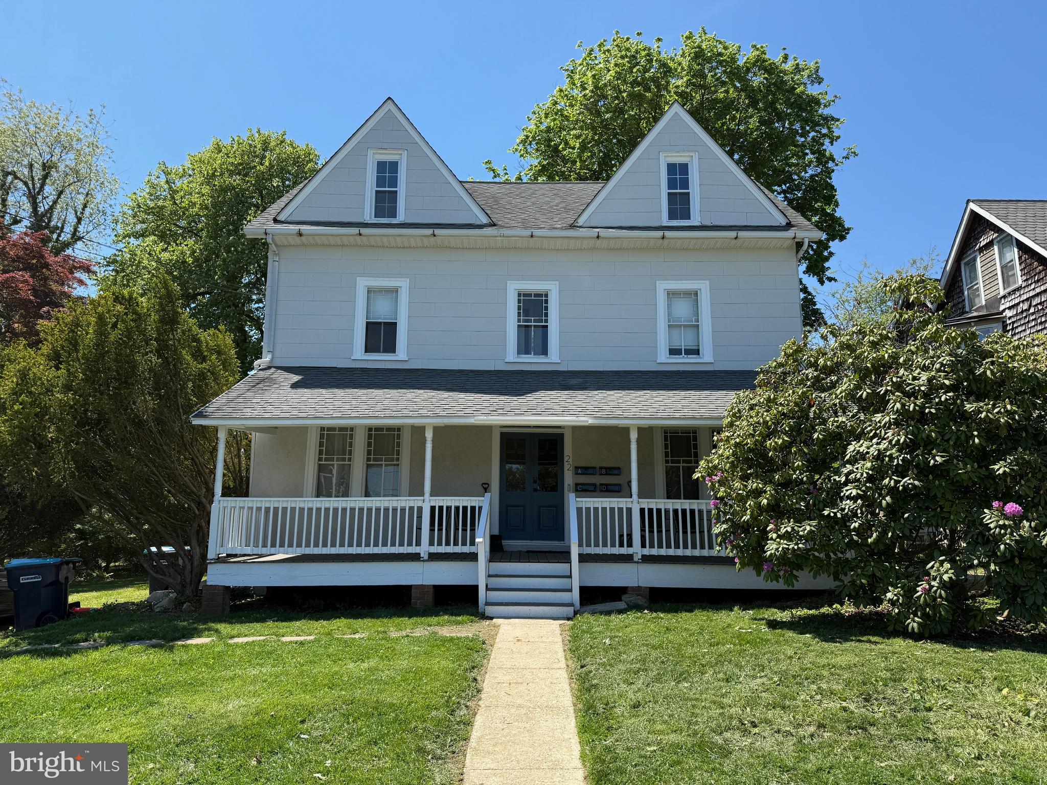 24 Lloyd Ave  