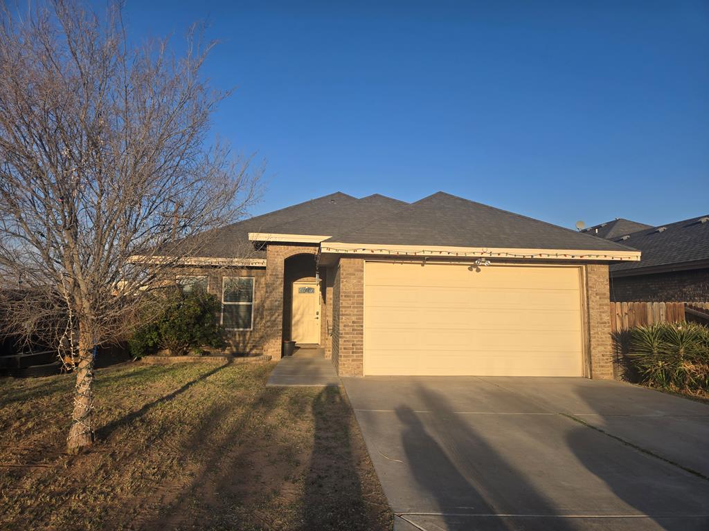Beautiful 3Bed/2bath with open floors. Granite countertops in kitchen and bathrooms. Great location, close to grocery stores, restaurants and other amenities. Call your favorite Realtor and book your appointment.