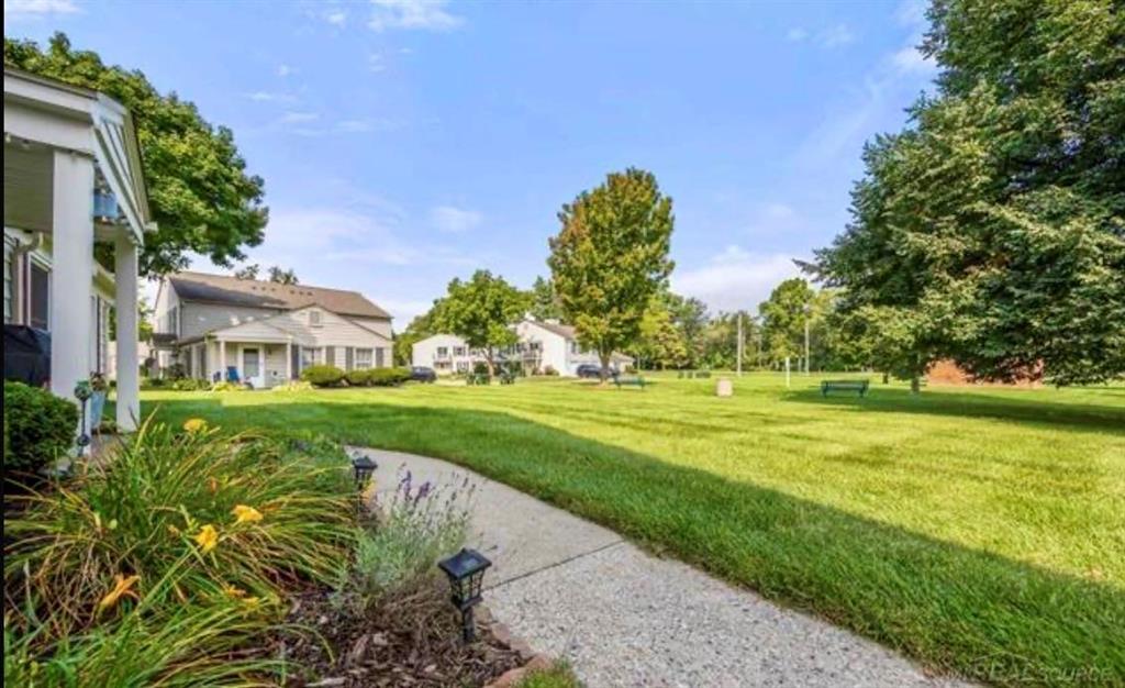 2924 Meadowbrook Court