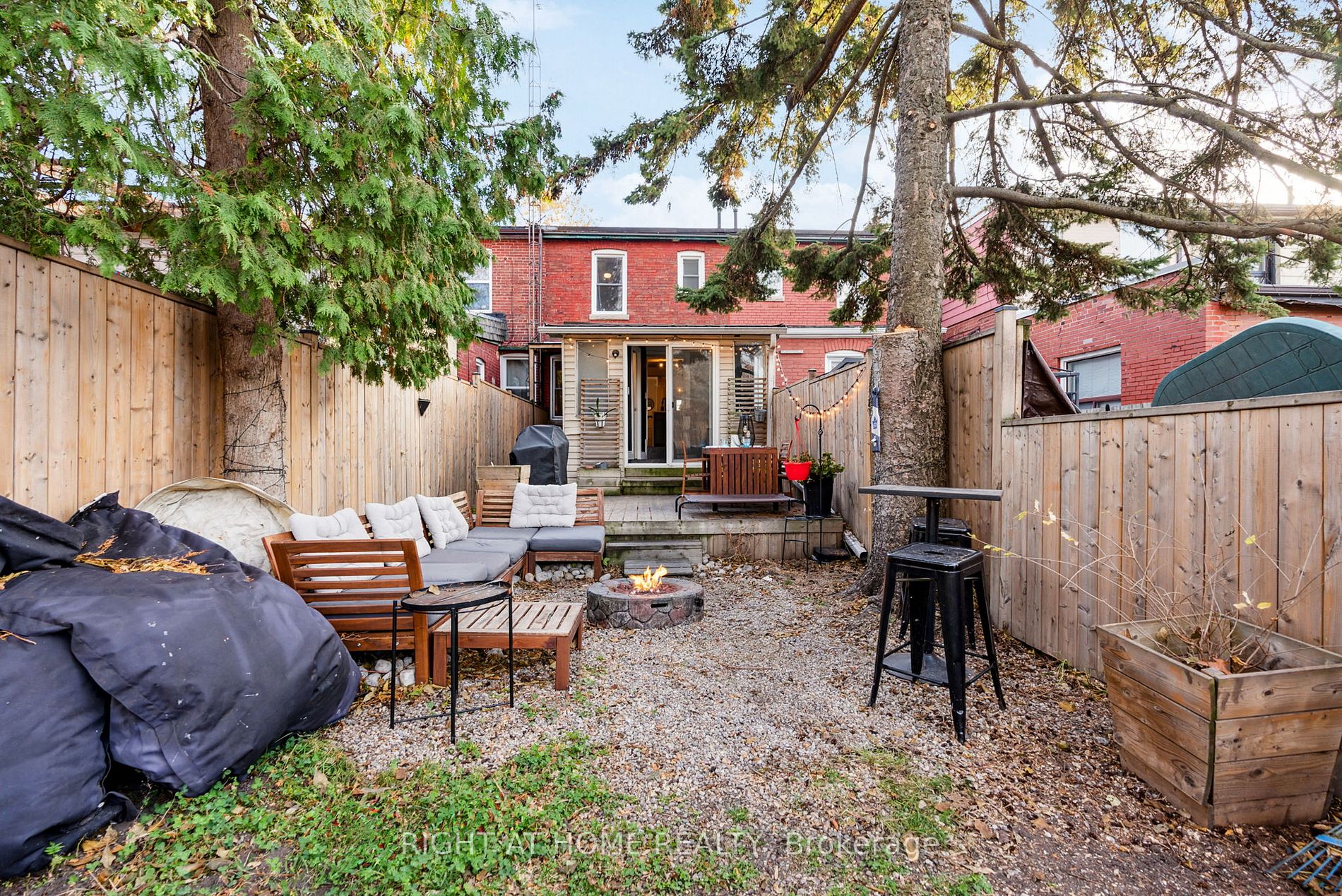 232 Maria St