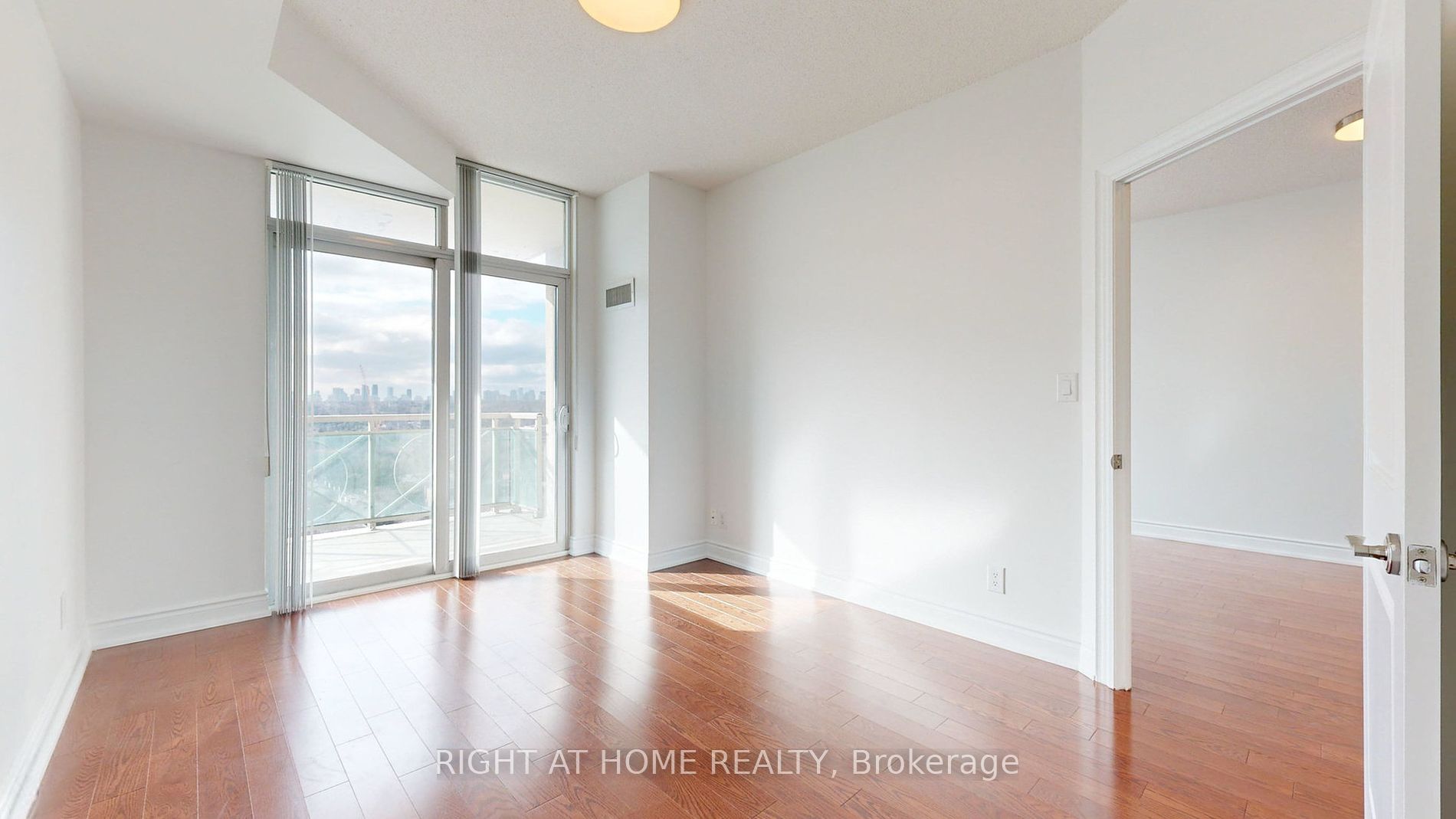 10 Bloorview Pl 1706