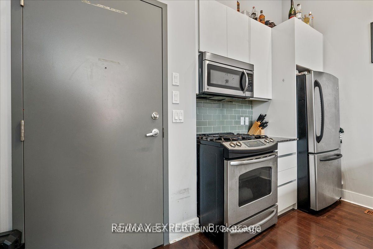 323 Kingston Rd 101
