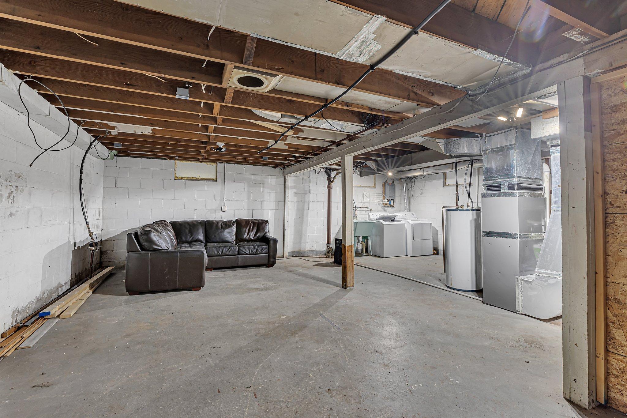 1519 Roosevelt Road