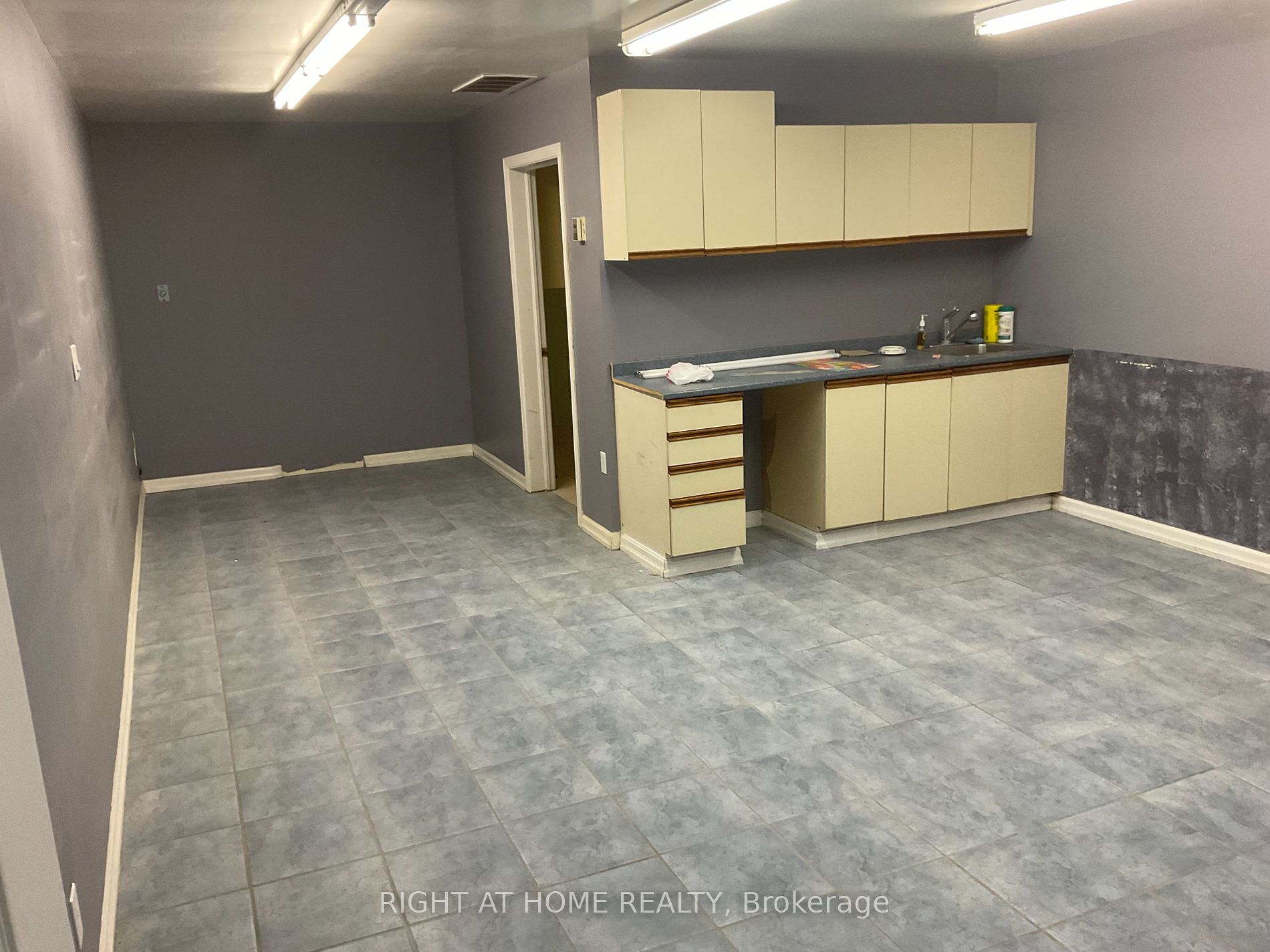 100 E Bloor St