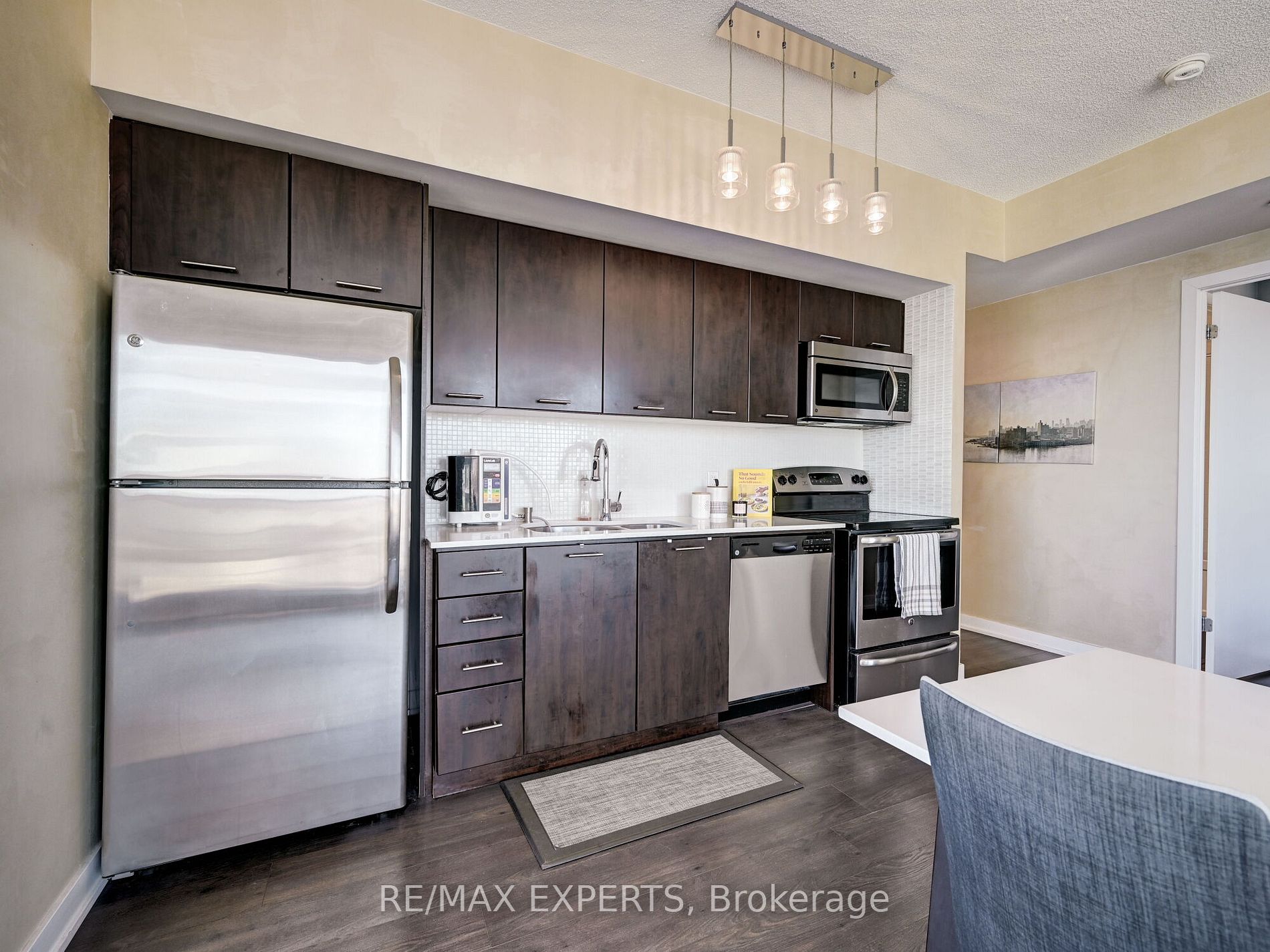 2212 W Lake Shore Blvd 4001