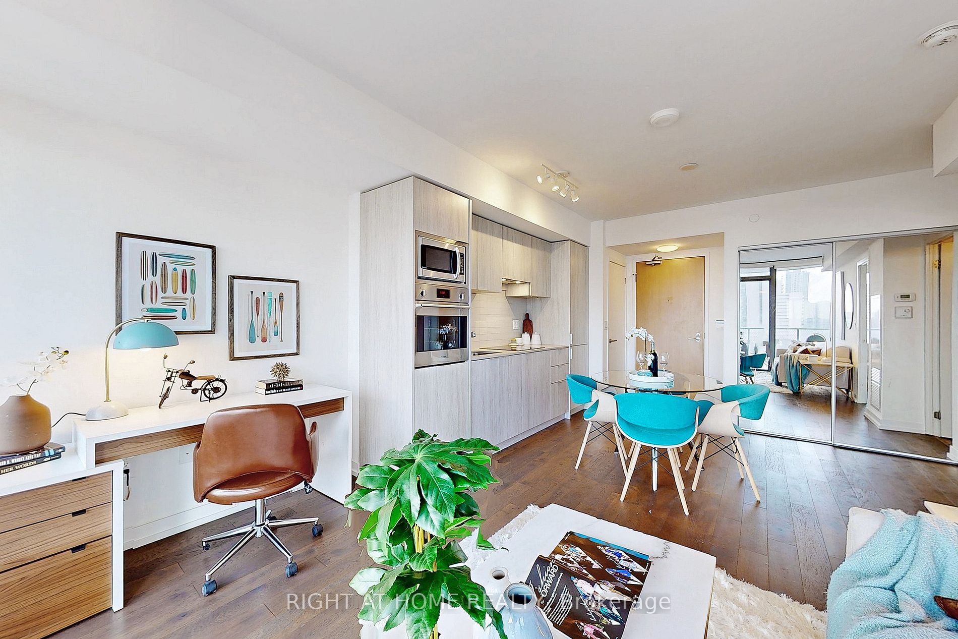 11 W Wellesley St 1301