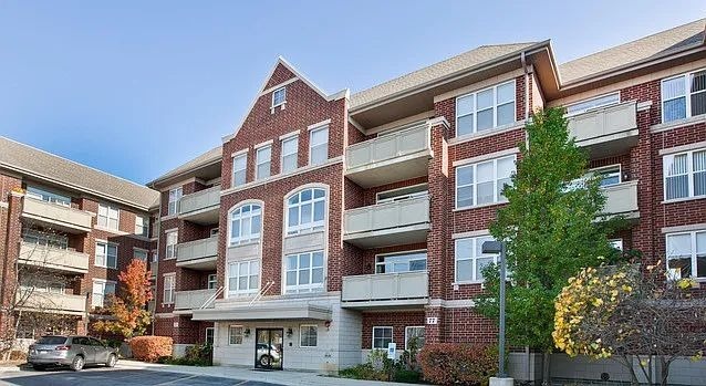 This 1,560 sq ft condominium features 2 spacious bedrooms and 2 full bathrooms, located at 77 N Quentin Rd, Unit 202, Palatine, IL 60067. The home offers a prime location and includes granite countertops, stainless steel appliances, in-unit washer and dryer, hardwood floors, a heated indoor, parking space and access to an on-site fitness center. Close to Fremd high school!