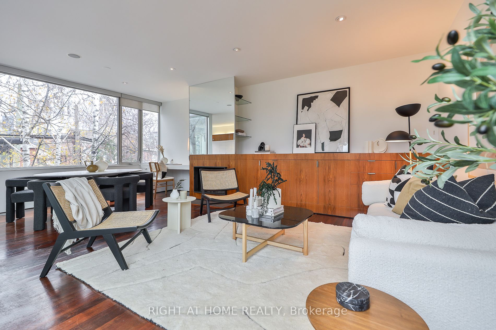 54 Croft St