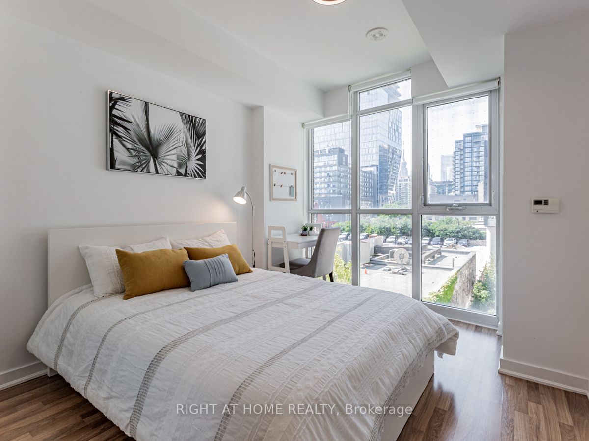 120 Parliament St 413