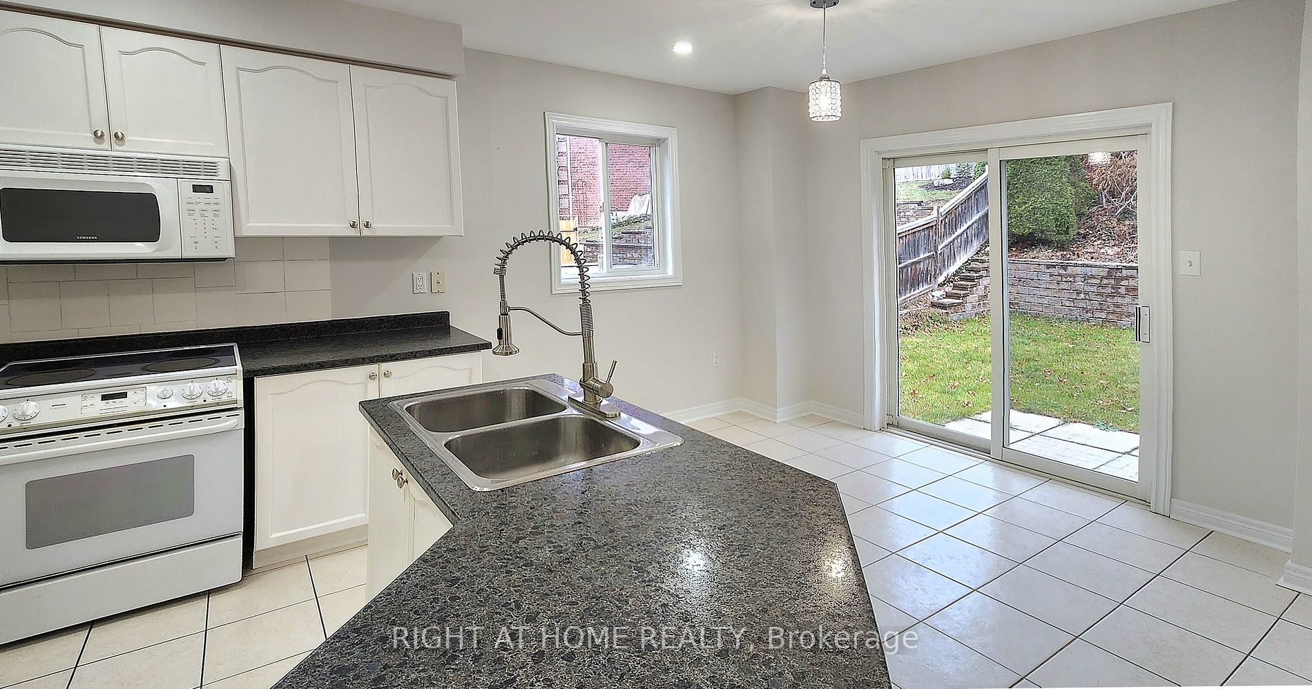 39 Bloom Cres