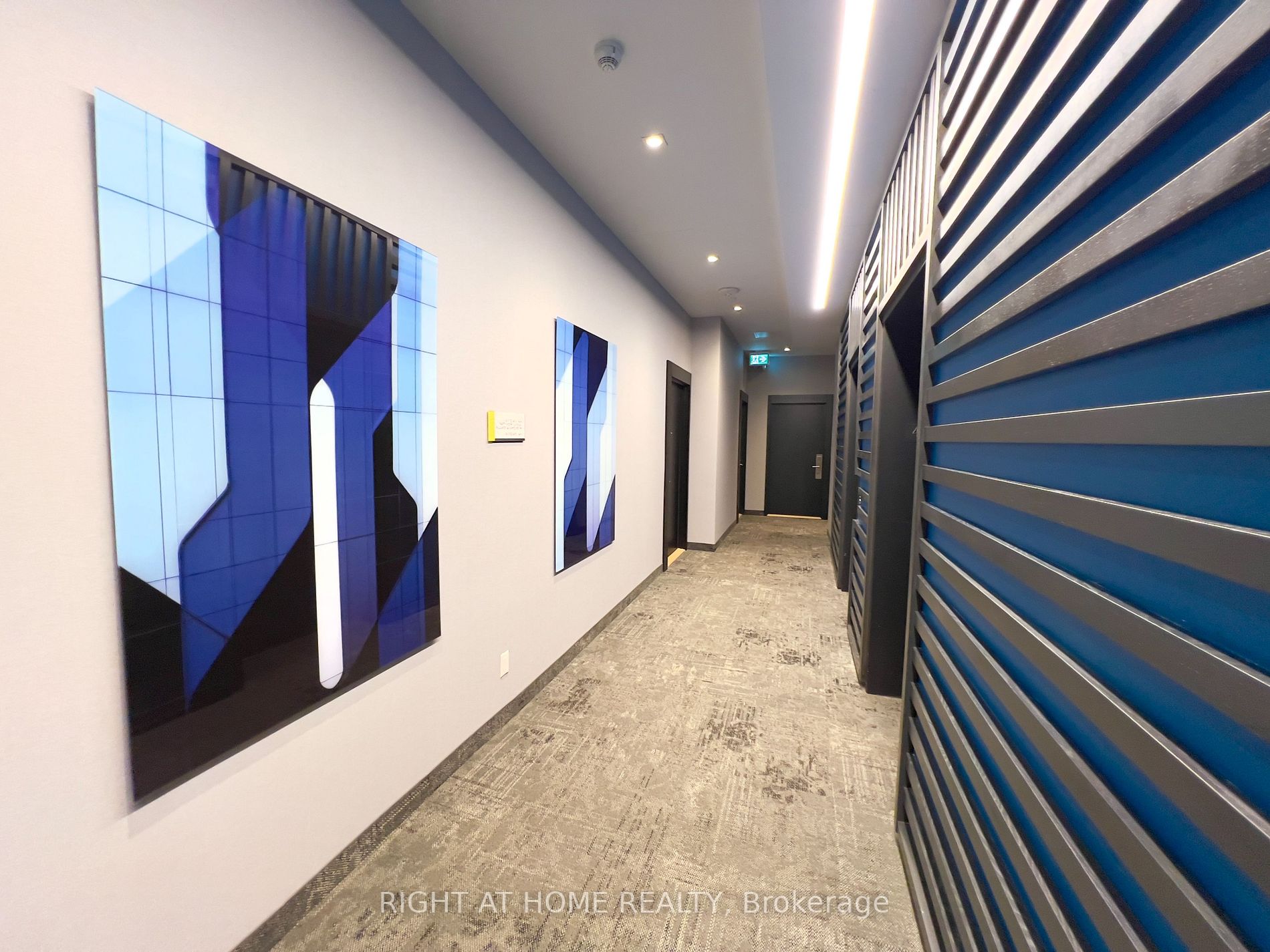 159 E Wellesley St 2404