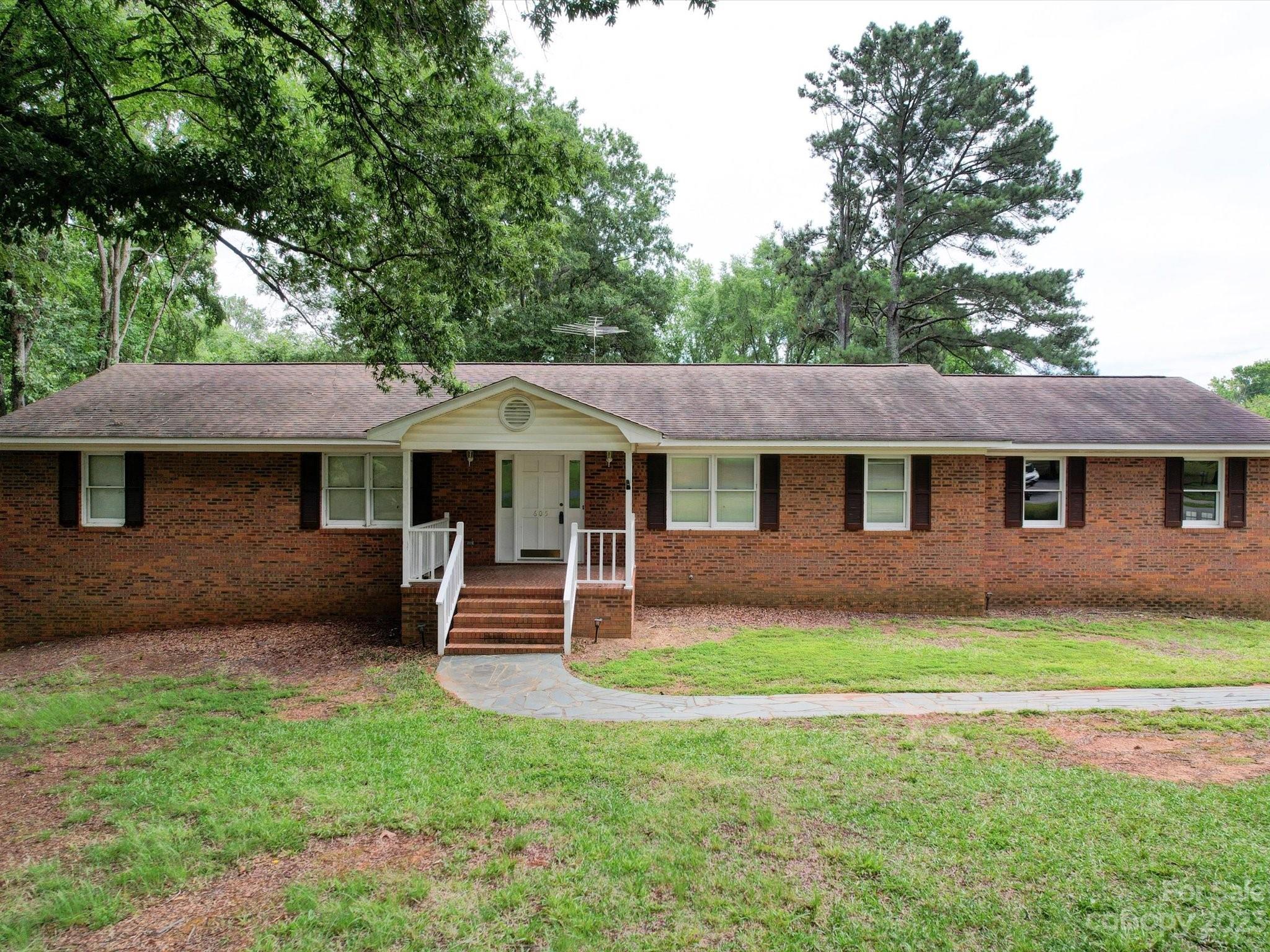 605 Heatherwood Drive