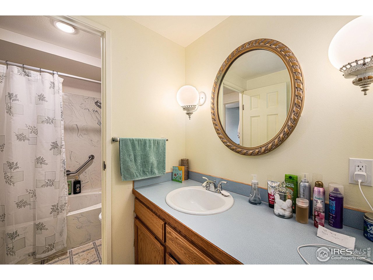 415 S Howes St 908