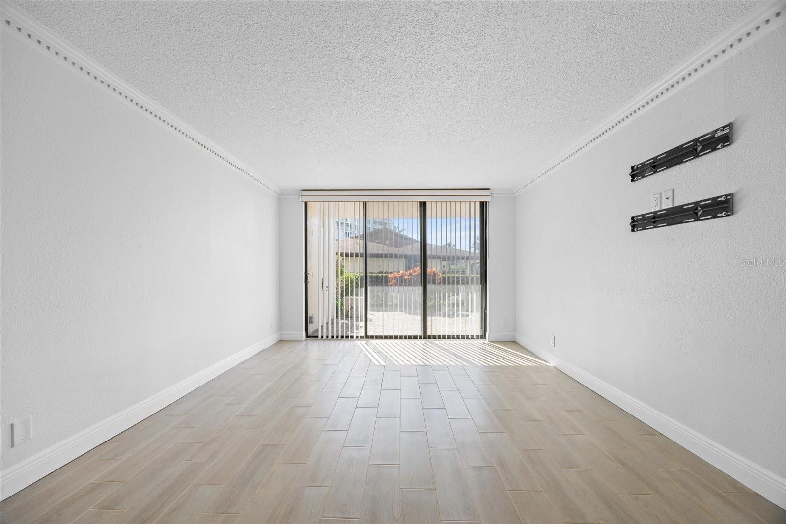 100 Oakmont Lane 101