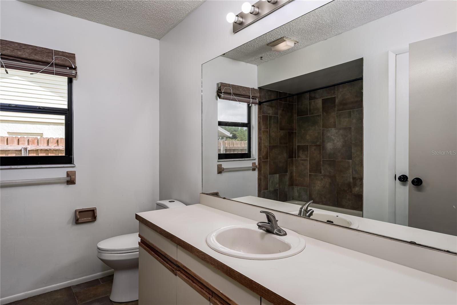 5012 Woodlawn Circle W