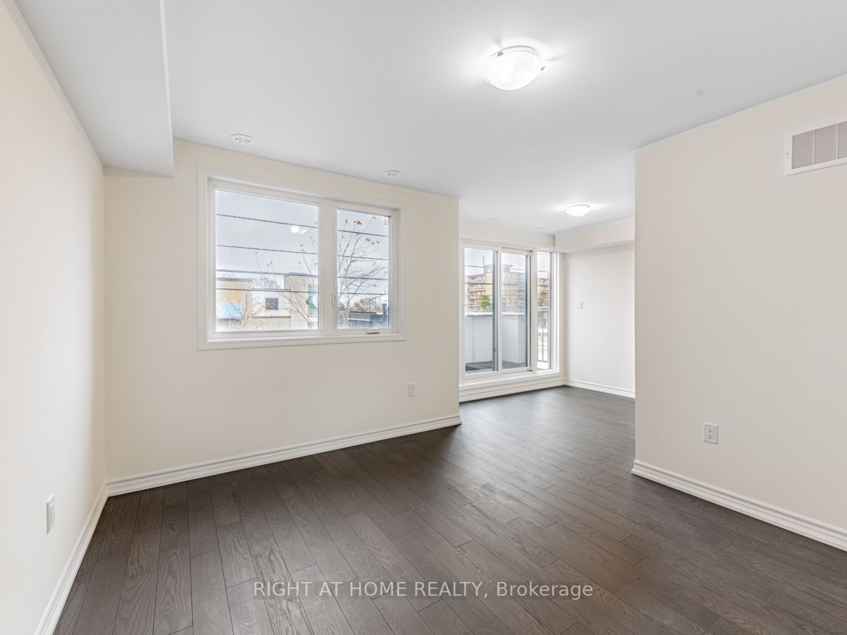 1972 Victoria Park Ave #21