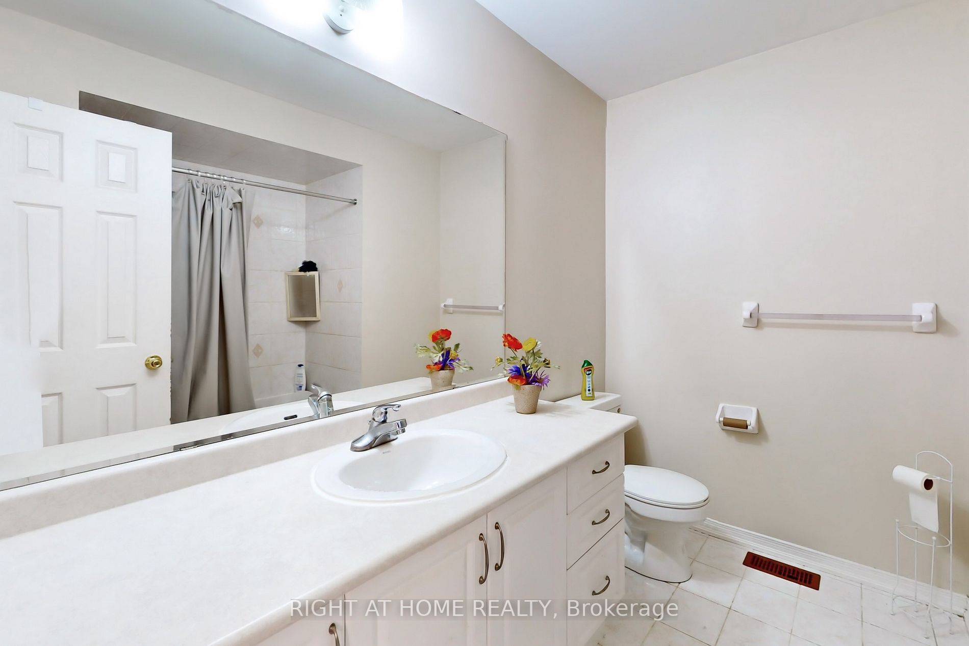 50 Argento Cres Upper