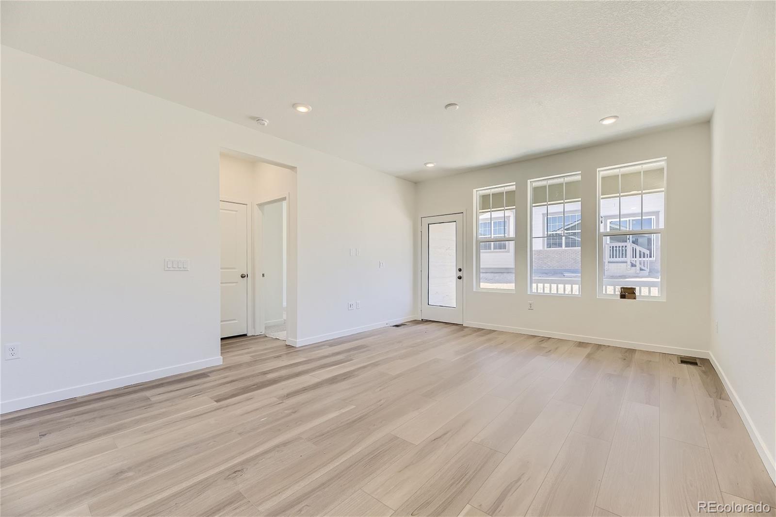 5174 N Quemoy Street